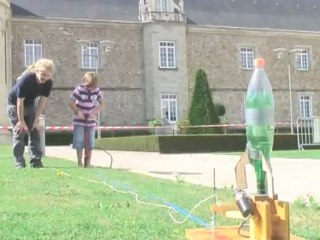 CAMION DE LA SCIENCE AU CHATEAU