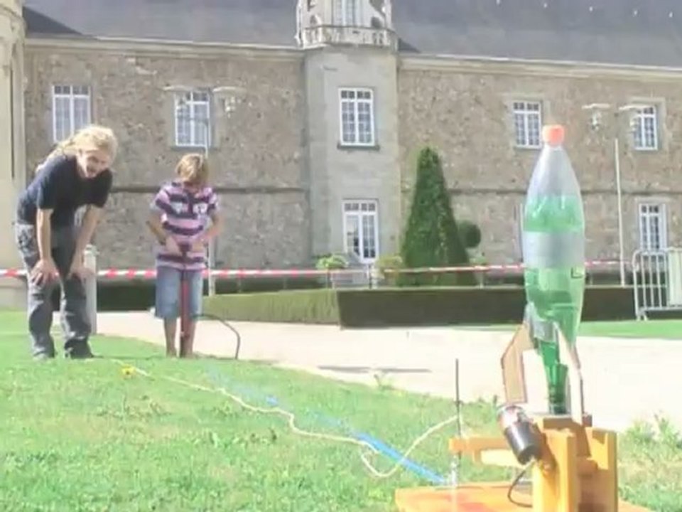 CAMION DE LA SCIENCE AU CHATEAU