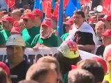Madrid applaude i minatori in sciopero. Scontri davanti...