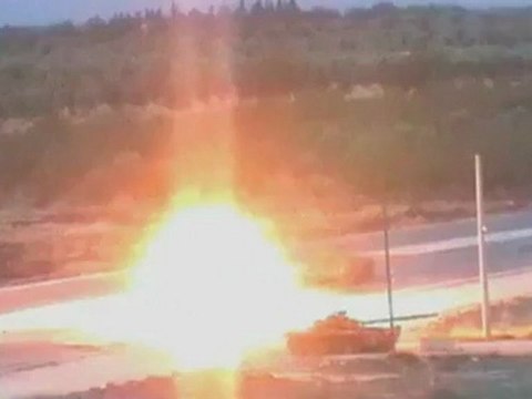Syrian rebels reportedly shoot at army tanks