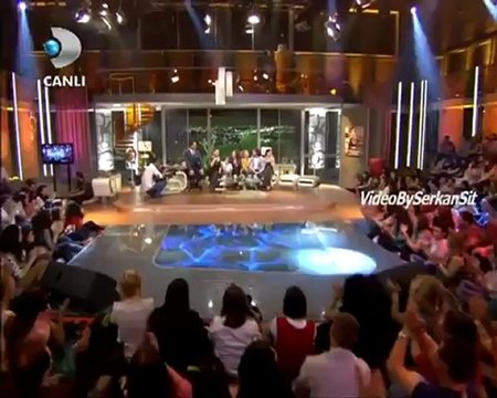 Mete 'nin Gerilim Dolu Sahneleri Öyle Bir Geçer Zaman ki 4 Mayıs Beyaz Show 2012 - oylebirgecerzamankifan.com