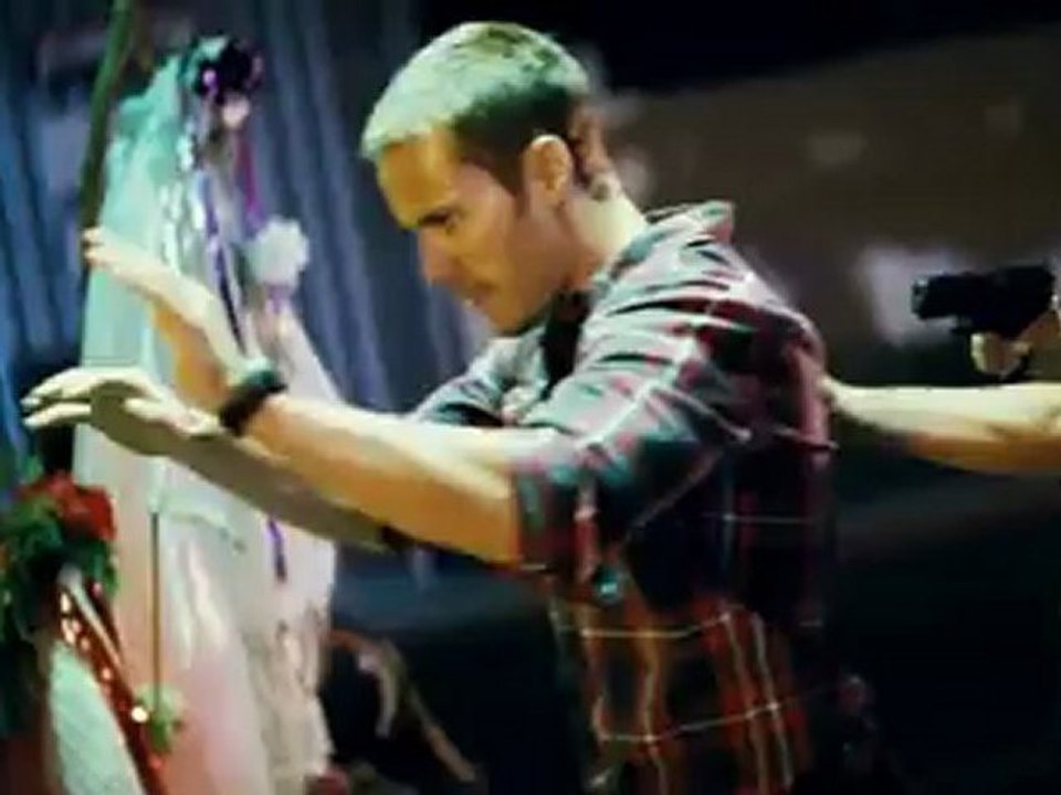 Savages - Featurette: "Meet Chon"