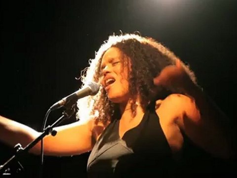 Cae @ les trois baudets la solitude