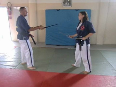 Exercices éducatifs de travail aux saï dans le style Toreikan