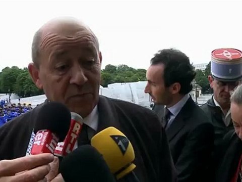 Le ministre de la défense assiste aux répétions du défilé du 14 juillet