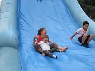 Antoine sur le toboggan 1