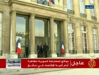 فرنسا تدافع عن تزويدها ثوار ليبيا بالسلاح