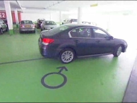 Des places de parking interdites aux femmes