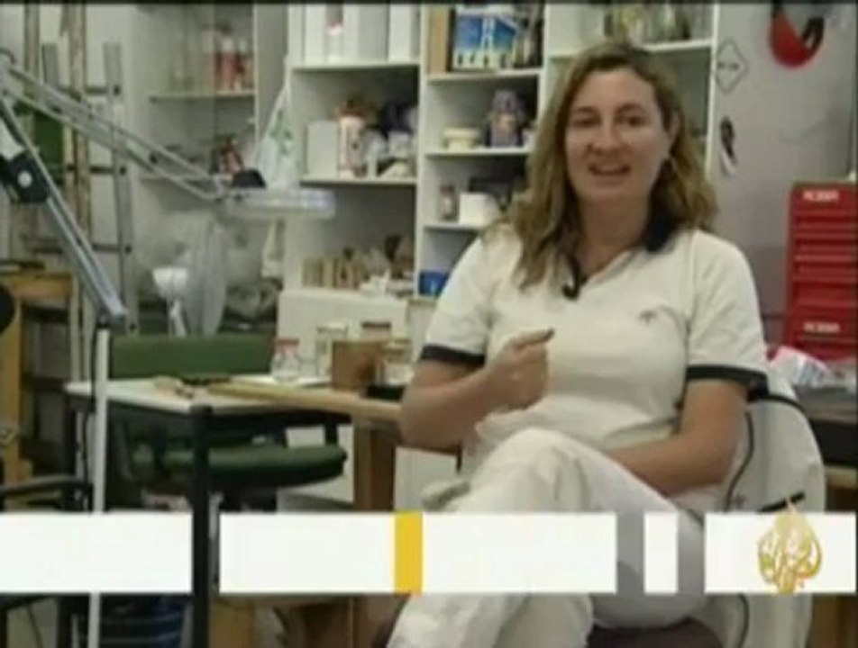 أعمال صيانة في إحدى قاعات قصر الحمراء