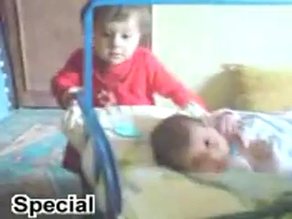 Küçük bebek bakıcısı