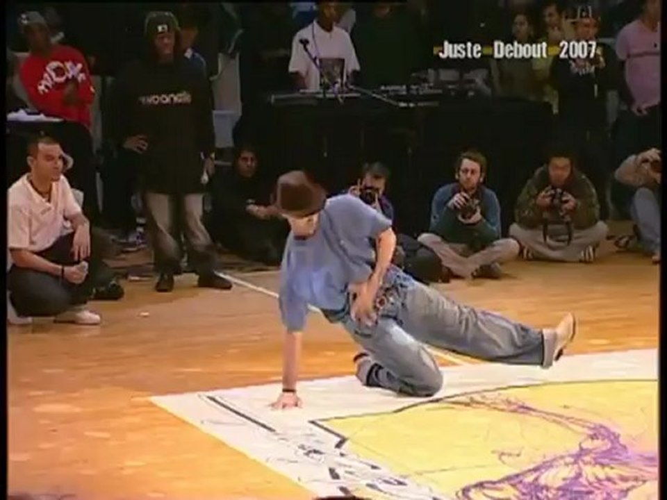 Hip hop Popping Dance Performance - Junior Boogaloo