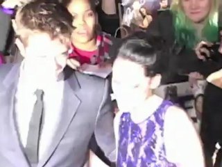 Kristen Stewart Heats Up Comic Con By Baring Her Midriff