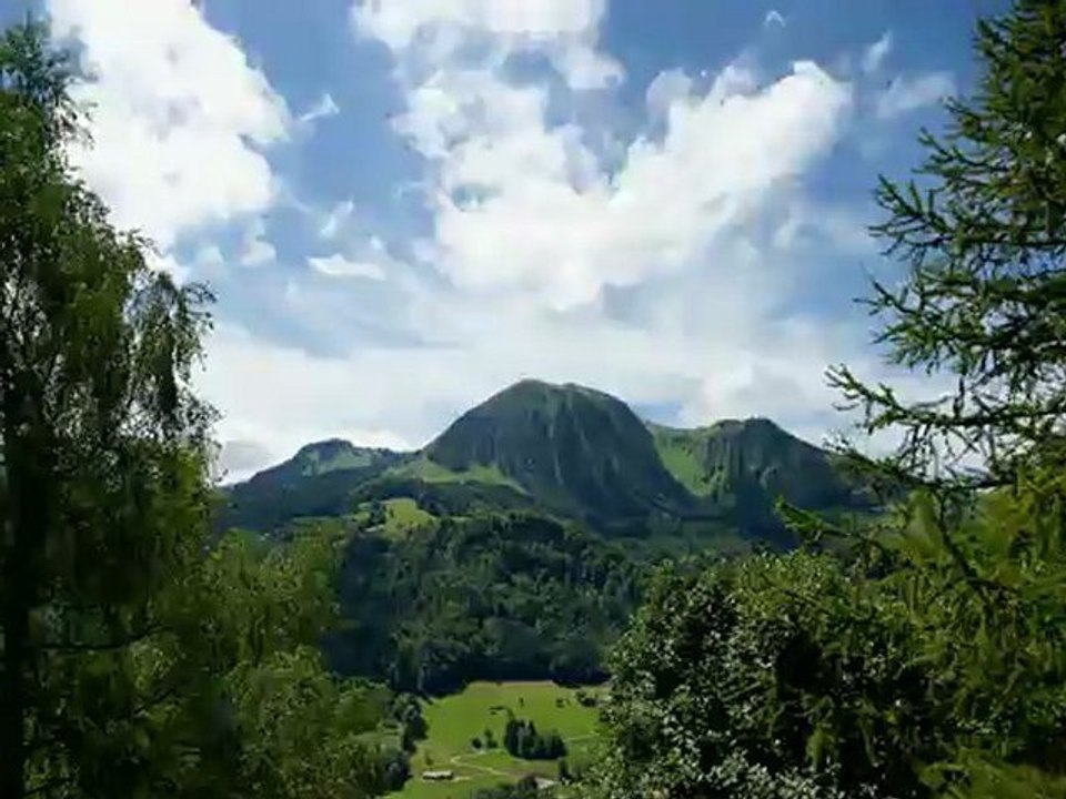 Nuages et montagne