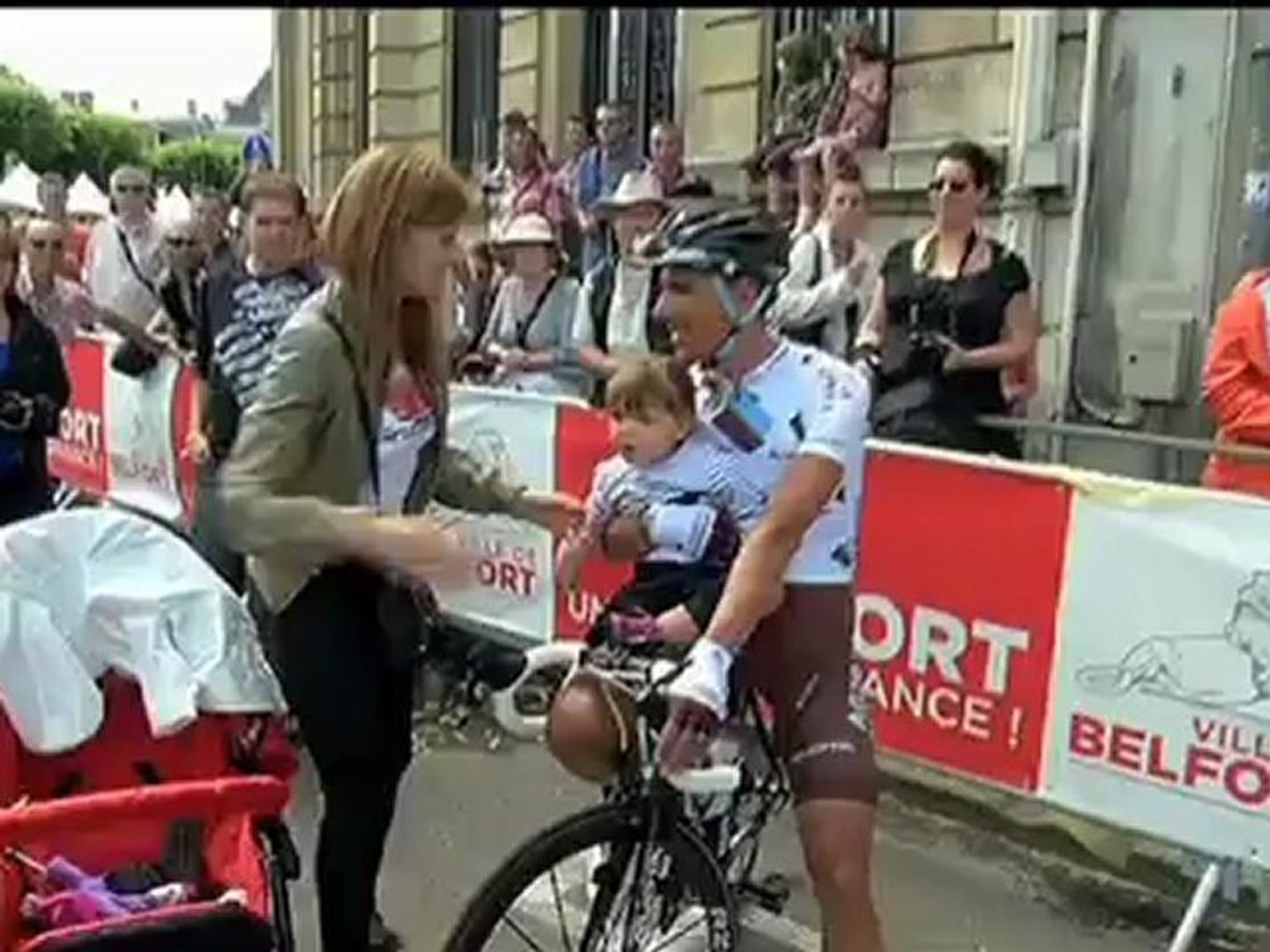 Comment Les Coureurs Cyclistes Font Pipi Que font les femmes de coureurs pendant le Tour ? - Vidéo Dailymotion