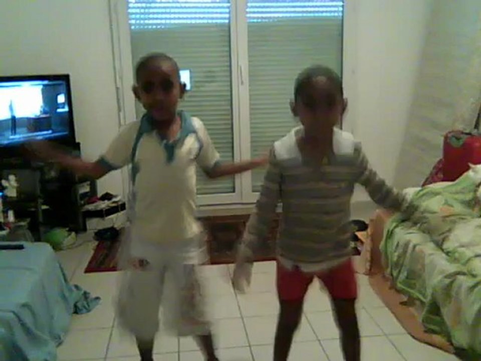 Disney Channel - La Perry Dance (dansé par Eddy & I van)