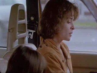 La mano que mese la cuna_clip5