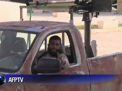 Syria rebels fight back in Azaz town amid heavy shelling