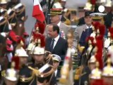 Hollande preside su primer desfile del 14 de julio