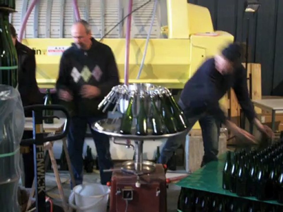 Domaine Bruno Dangin. Crémant de Bourgogne Biologique. Mise en Bouteille. TV Bio'Bulle 7/8