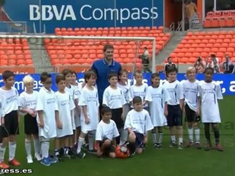 Casillas, solidario incluso en vacaciones