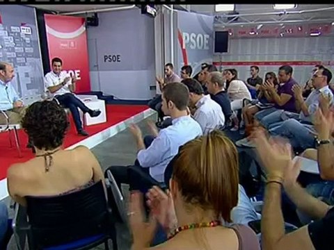 Báñez dice que los ajustes son inevitables y los sindicatos no descartan una huelga general