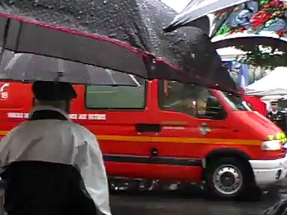 13 JUILLET A VESOUL : PLUIE ET PARAPLUIES