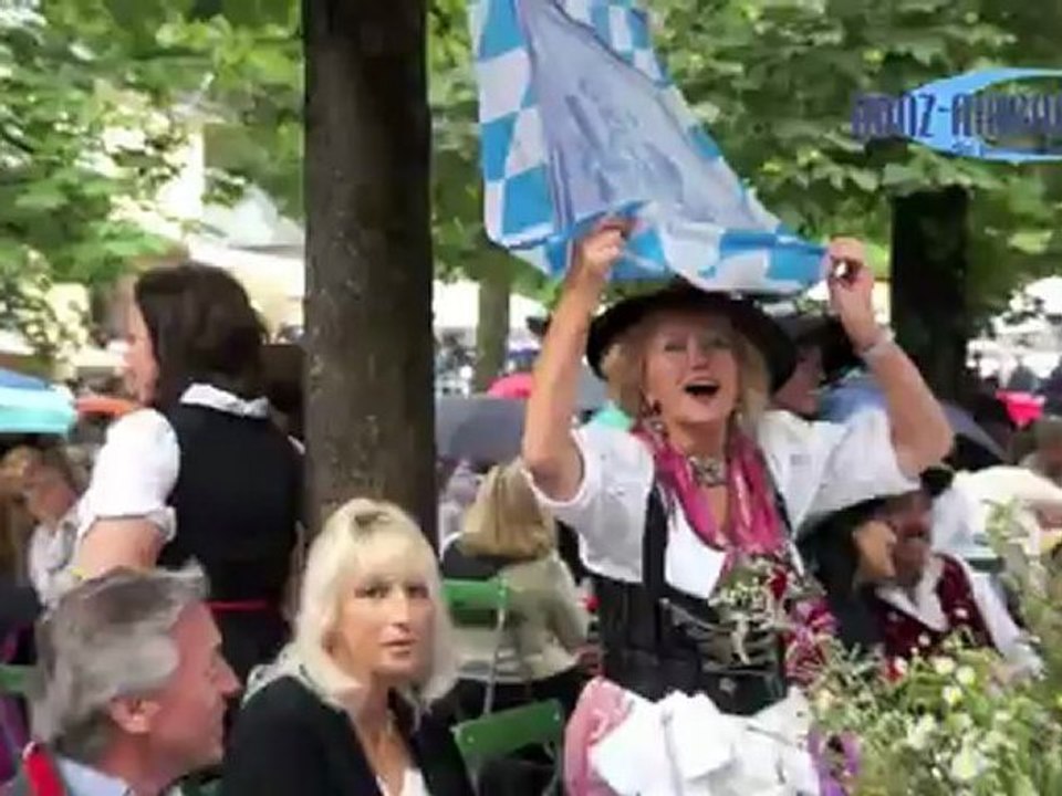 Kocherlball 2012 am Chinaturm, München (Englischer Garten), Impressionen