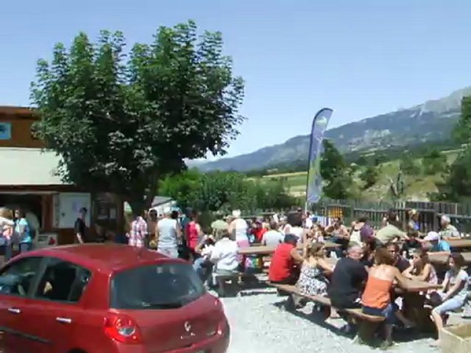 un dimache midi ( poulet, frites)   au camping LE SERRE DU LAC