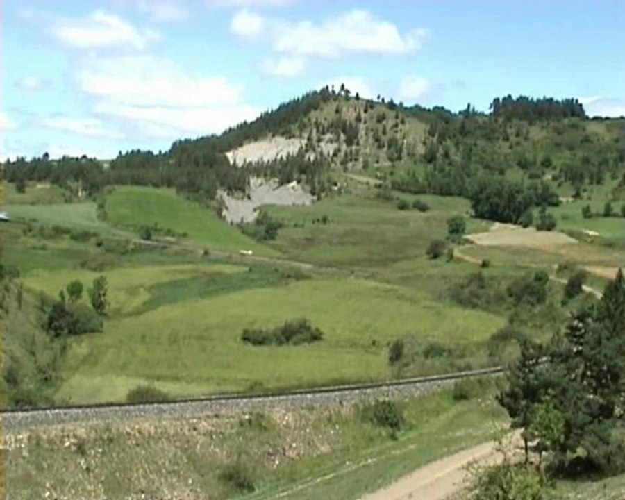 X2819 SUR LE TRAIN TOURISTIQUE DU PAYS DES SOURCES
