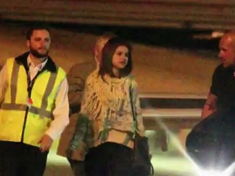 Justin Bieber Orders Cameras Off in Aussie Shopping Mall