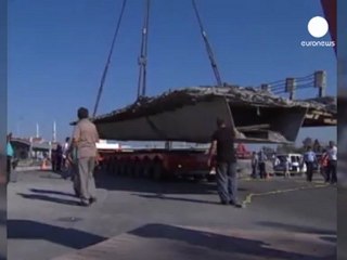 İstanbul'da metrobüs köprüsü çöktü