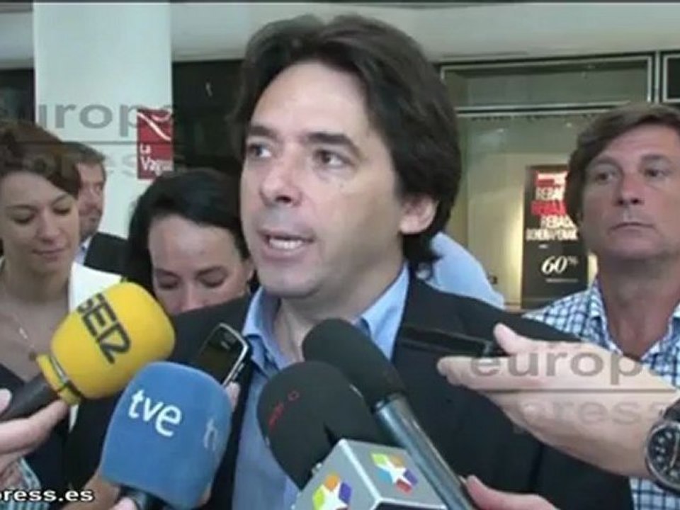 Manglano:"Damos plena libertad a los comercios"