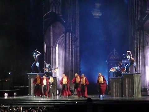 Madonna MDNA world tour Paris 14 juillet - Girl Gone Wild