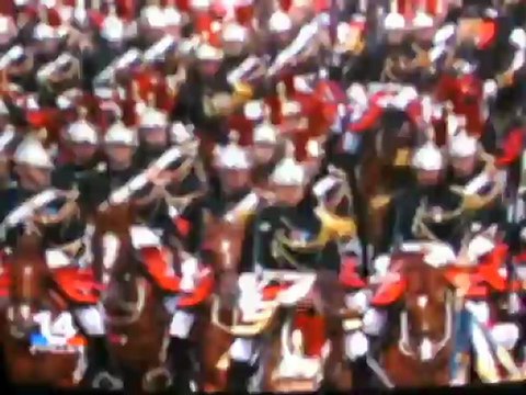 Mon 14 juille 2012 : Des cavaliers qui dirigent leurs chevaux avec leurs pieds (Source : A2)