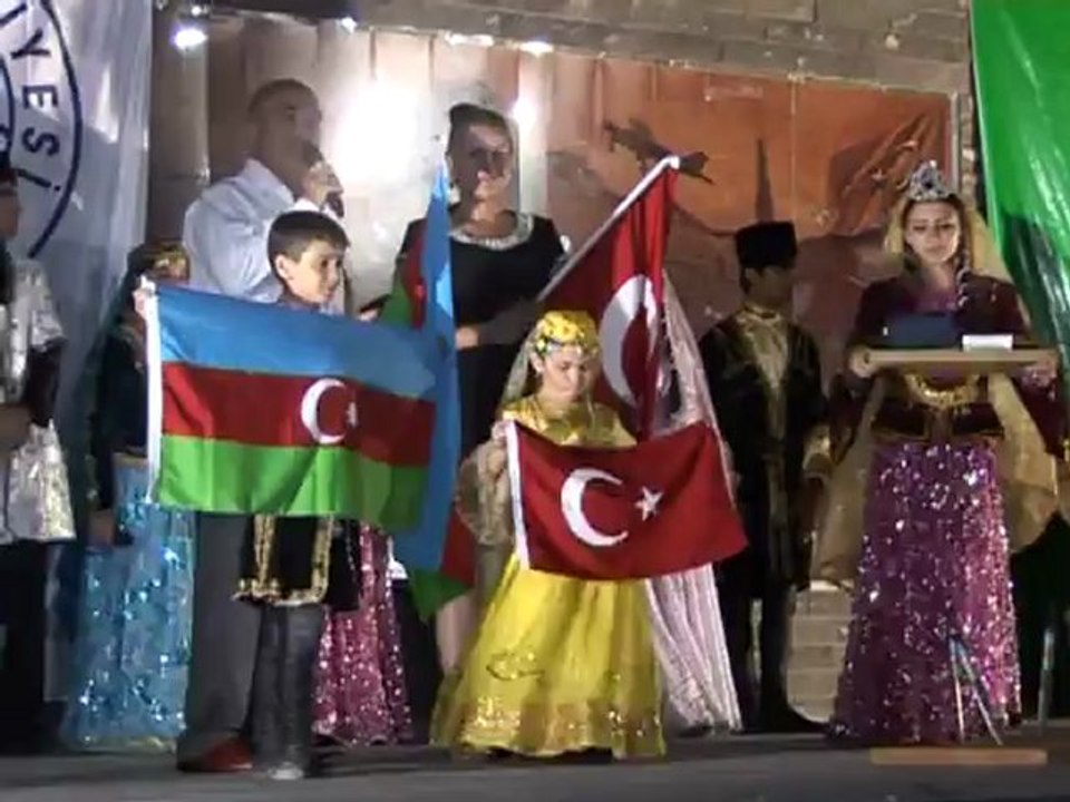 TALAS’TA AZERBAYCAN HALK DANSLARI GÖSTERİSİ