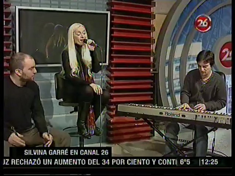 Silvina Garré cantó en el Diario del Domingo │ Luis Bremer