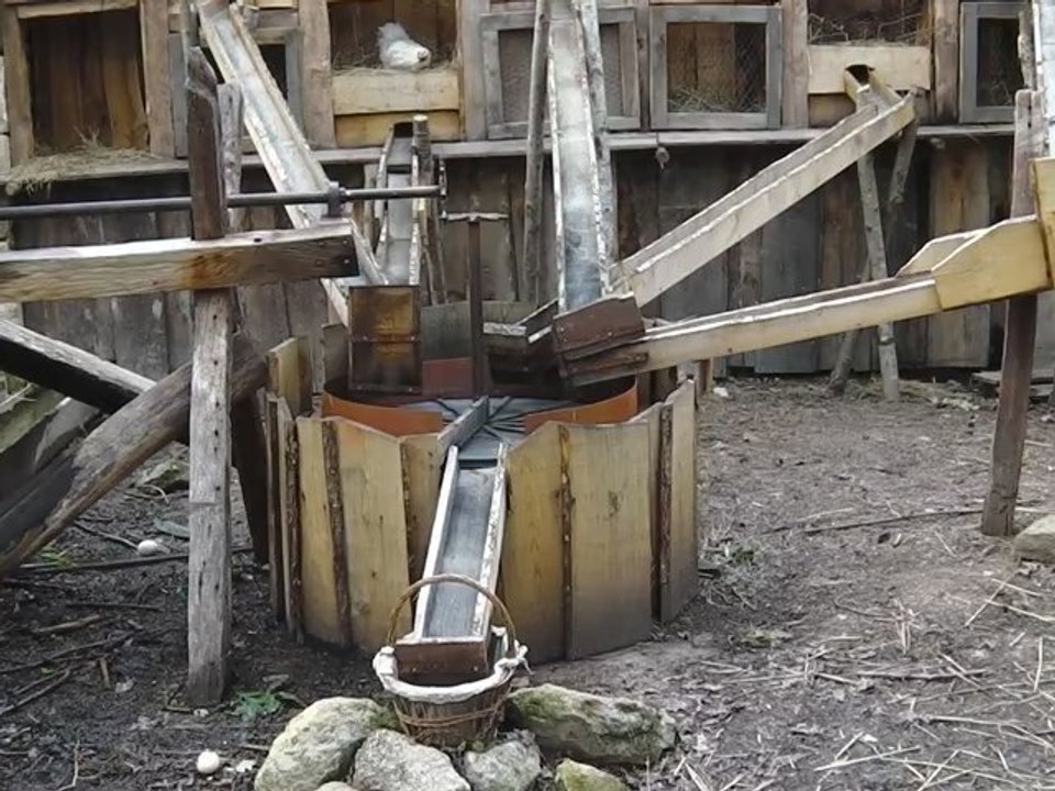 La poule au oeufs d'or - Le monde imaginaire de la Fontaine - Le Grand Parc du Puy du Fou