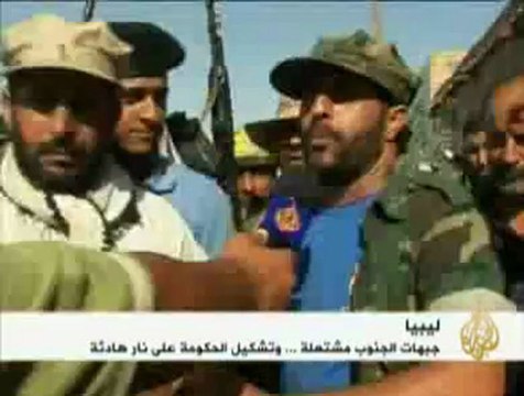 تواصل المعارك بين الثوار وكتائب القذافي