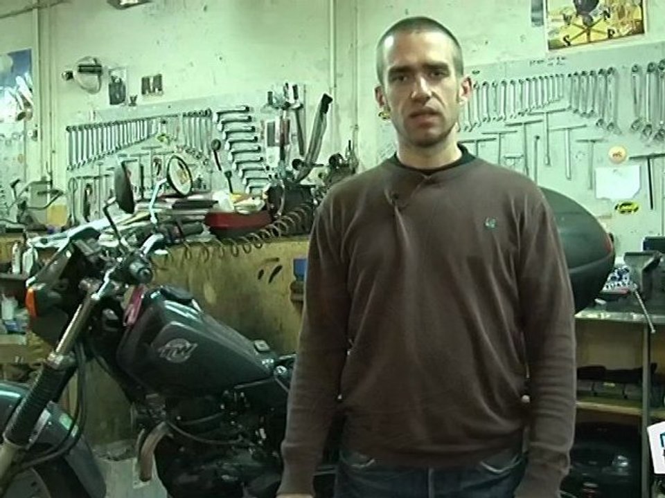 Comment démarrer une moto avec une batterie auxiliaire ?