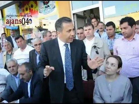 Ağrı Kağızman Caddesinin Açılması İle İlgili Yapılan Toplantıya Hasan Arslan Ekrem Çelebi Kerim Yıldız Fatma Salman Kotan katıldı.