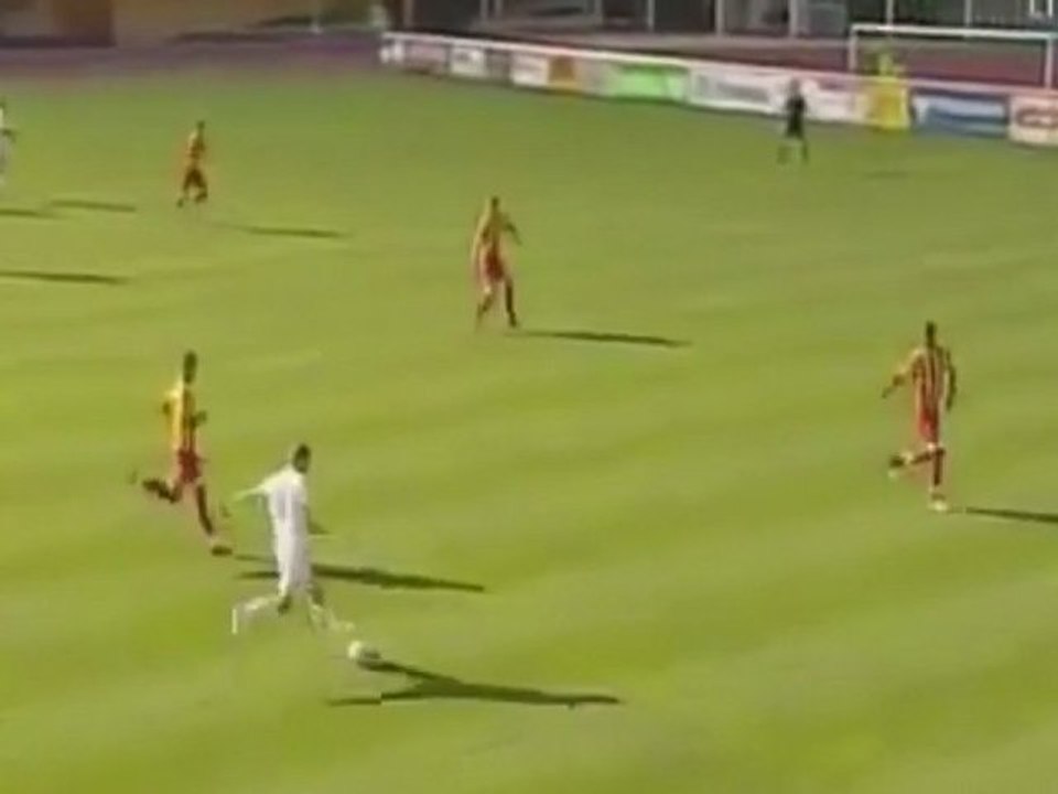 La superbe reprise de volée de Rafik Djebbour