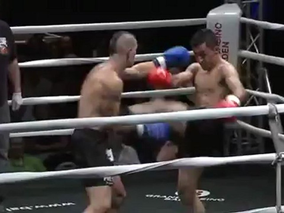 Muay Thai Fight Harms-Mendez vs Oezalp 1/3
