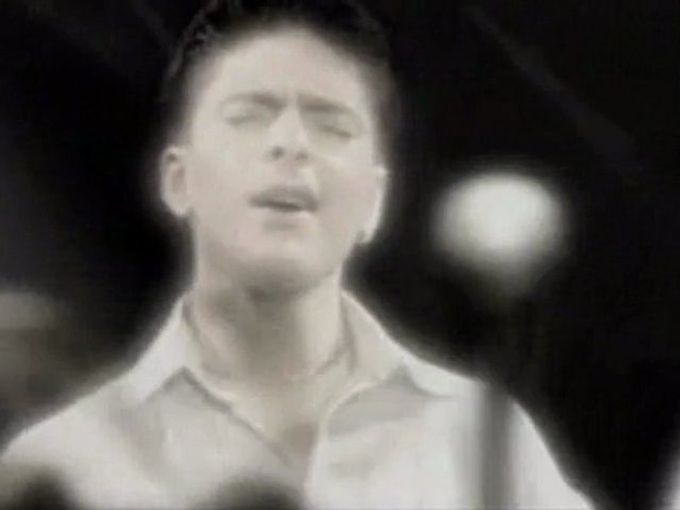 TOSE PROESKI - TVOITE BAKNEZI NA MOITE BELI KOSULI (official)