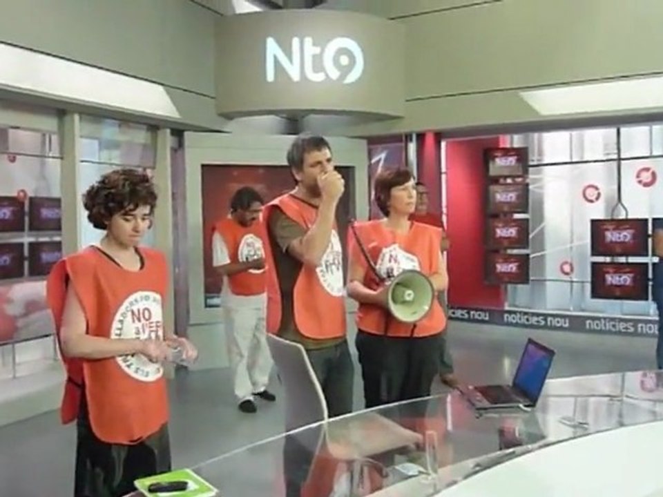 Espagne : des employés font irruption dans un JT