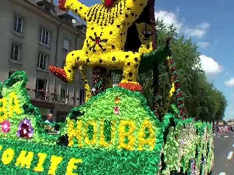 SAUMUR Géants et Masques 2012. Partie1