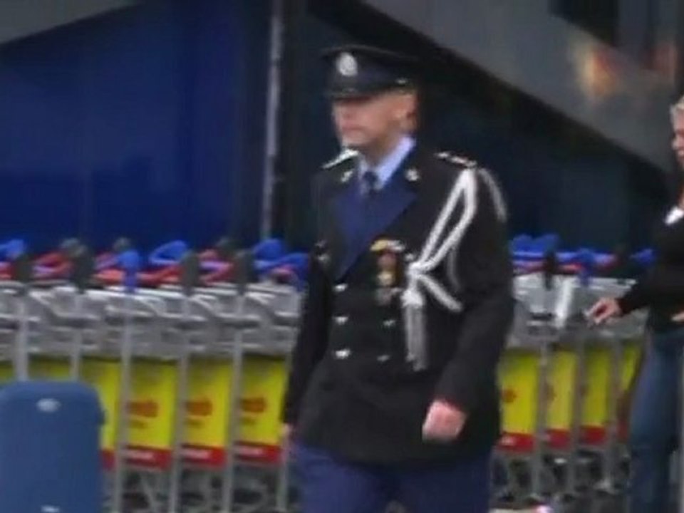 Police investigate needles found in Delta flight food