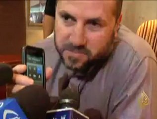 المعتقل الفلسطيني أنور أبو زهو يلتقي والديه