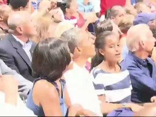 Así fue el beso de Barack Obama y su esposa
