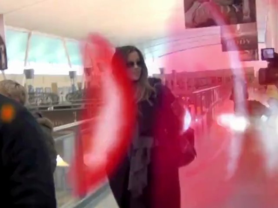 Kate Beckinsale Embarrasses Teenage Daughter