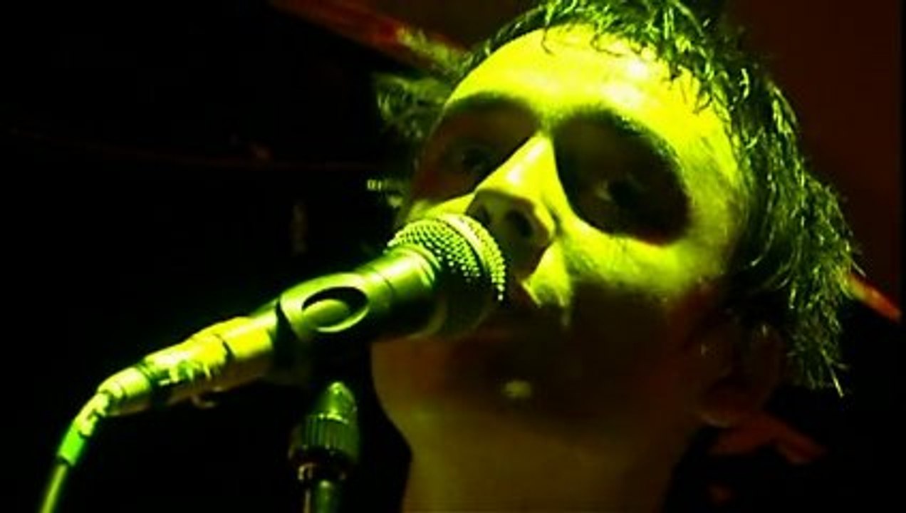 The Libertines - Don't Look Back Into the Sun (LIVE)